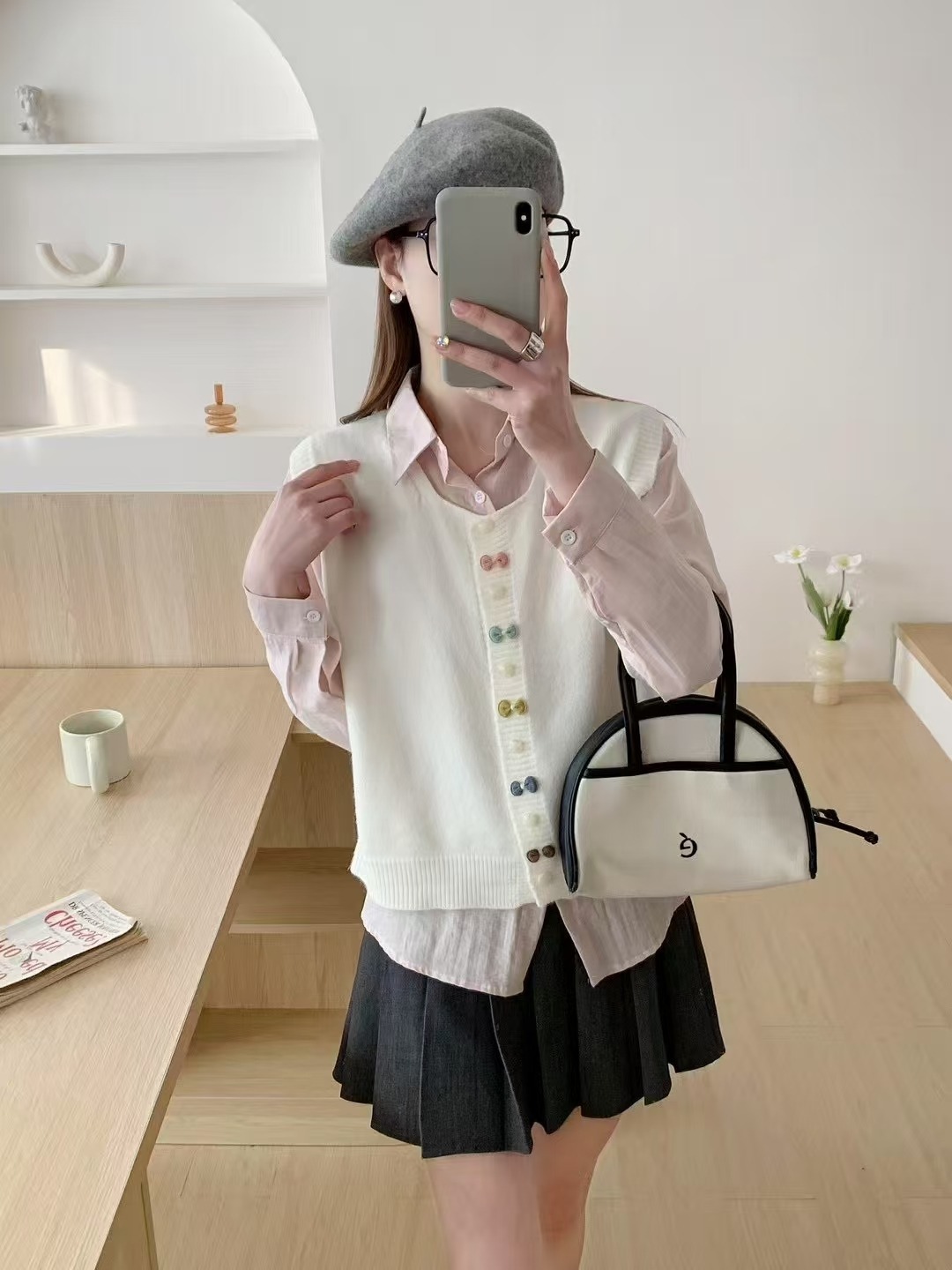 GL61 WOMEN'S WOMAN GILE WITH MULTI-COLOR BUTTONS, SET OF WOOL GILE WITH ...