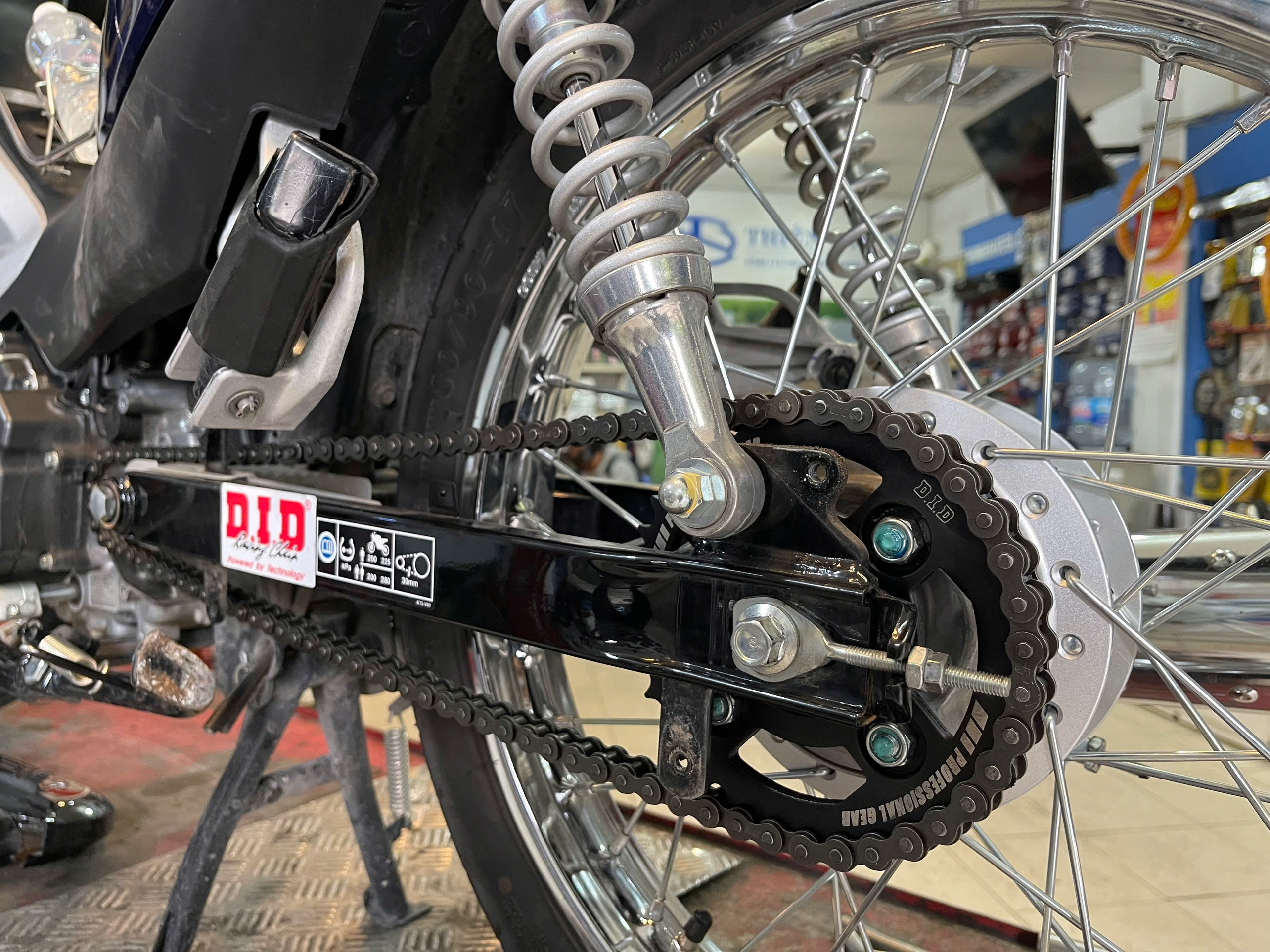 New DID Chain sprocket for Wave RS/S100/S110/RSX/alpha, Future 2/X/Neo ...